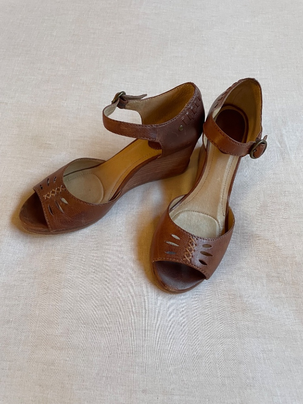 "Dierdre X Stitch" Sandals by FRYE | Size 7.5